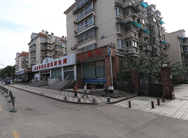 红森公寓 3室0厅0卫