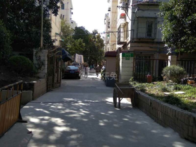 大二小区18411005周边环境图1