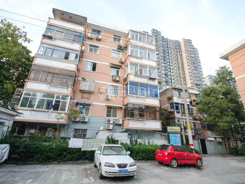 凤凰西街128-138号小区12205778周边环境图1