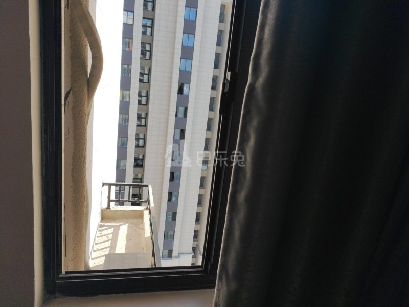 锦川佳苑10021093卧室窗户图9