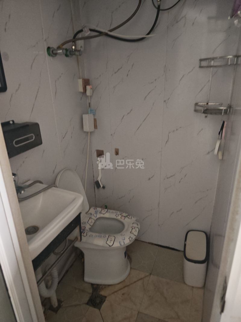 张弄富苑10074044卫生间图5