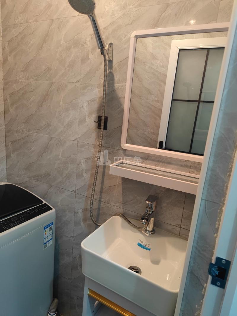 绿地东上海海富城市花园4期10122600卫生间图10