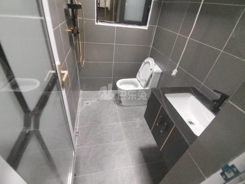 大山村大巷陈坊后街一巷10号10140204卫生间图5