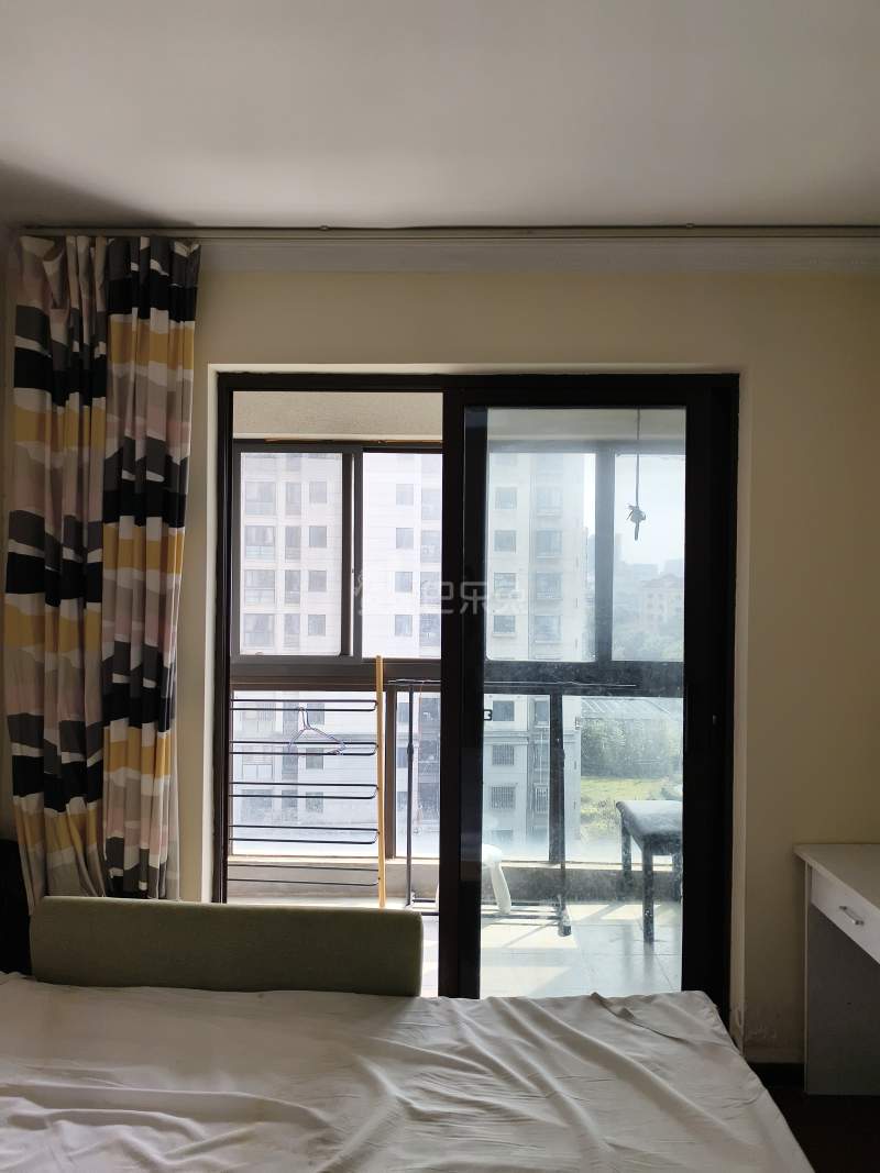 长征家苑10185795卧室窗户图8