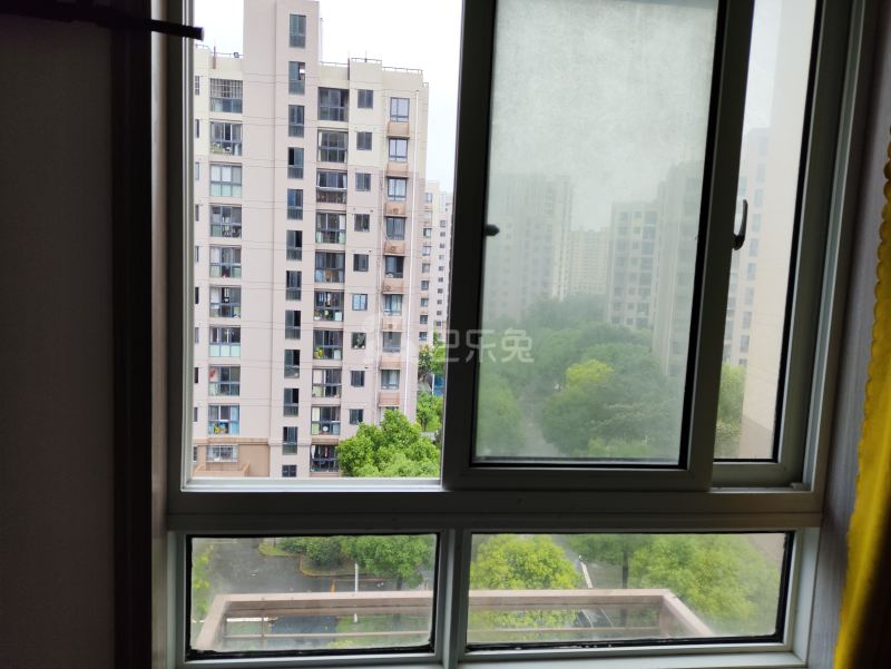 张弄富苑10358837卧室窗户图6