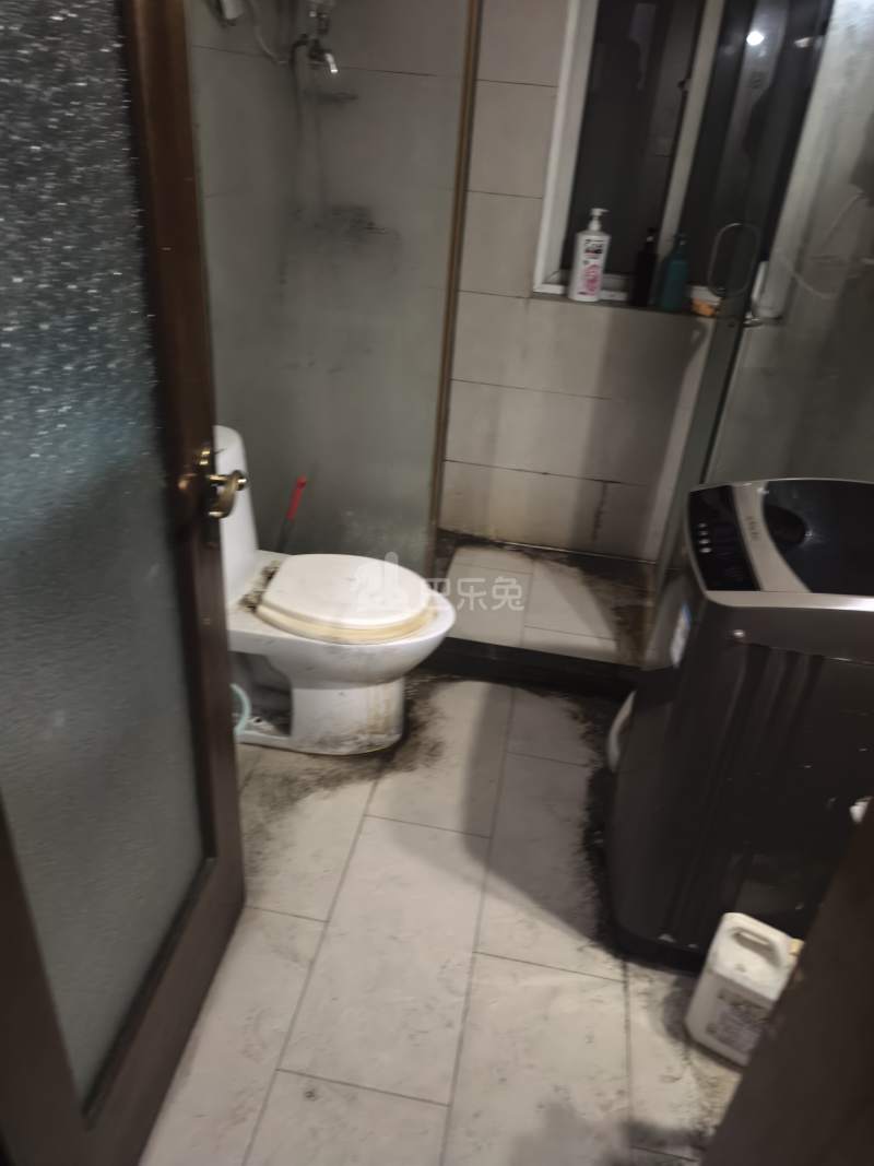 徐汇芳邻10285628卫生间图4