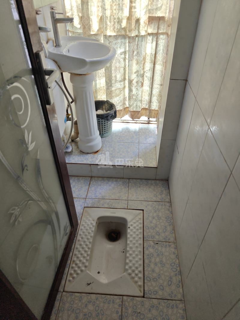 现代城华庭1067384卫生间图7