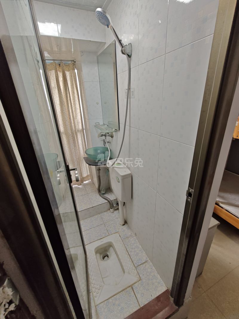 现代城华庭1067409卫生间图8