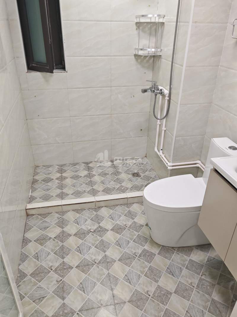 佘北家园铃兰苑10689724卫生间图5