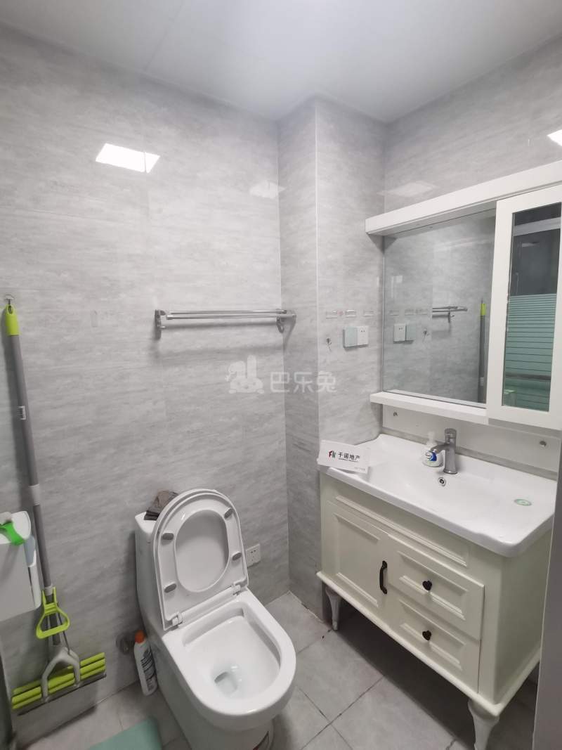 义德西苑10712425卫生间图4