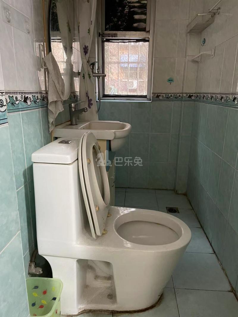 十四所古平岗22号小区10726829卫生间图1