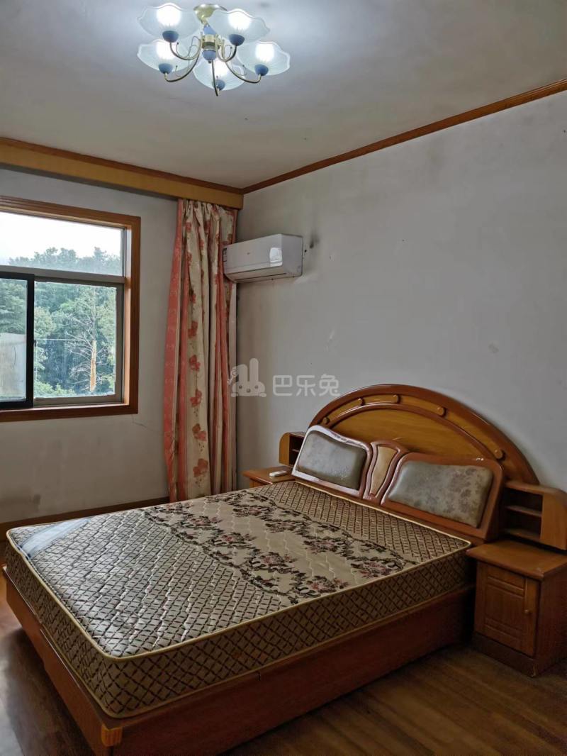 公教村10768626卧室图0