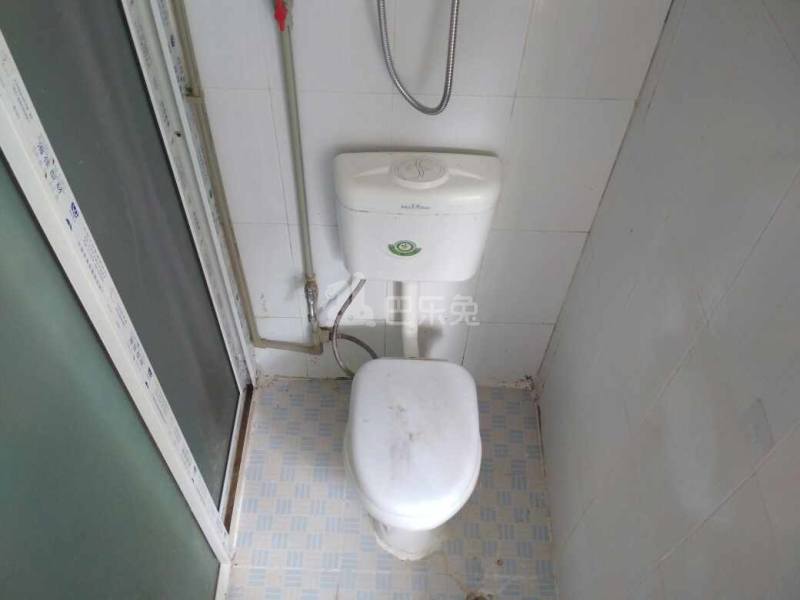 聚宝路165号1083521卫生间图5