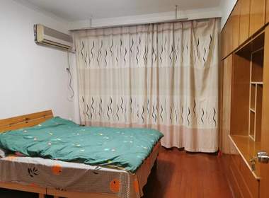 步行街小区 3室1厅1卫