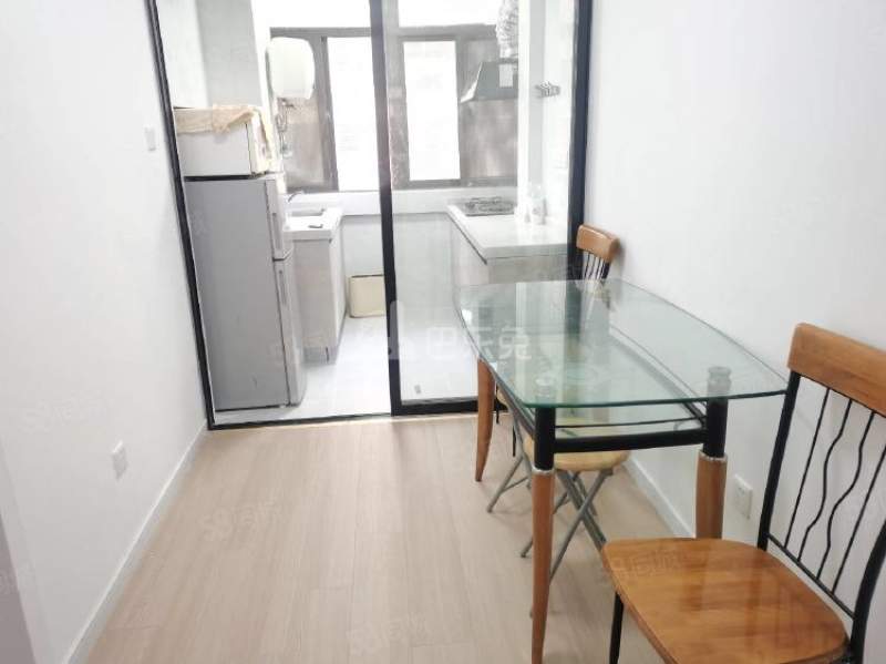 江苏路144号10875533卧室图3