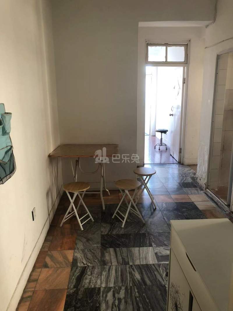 场门口小区10915368卧室图0