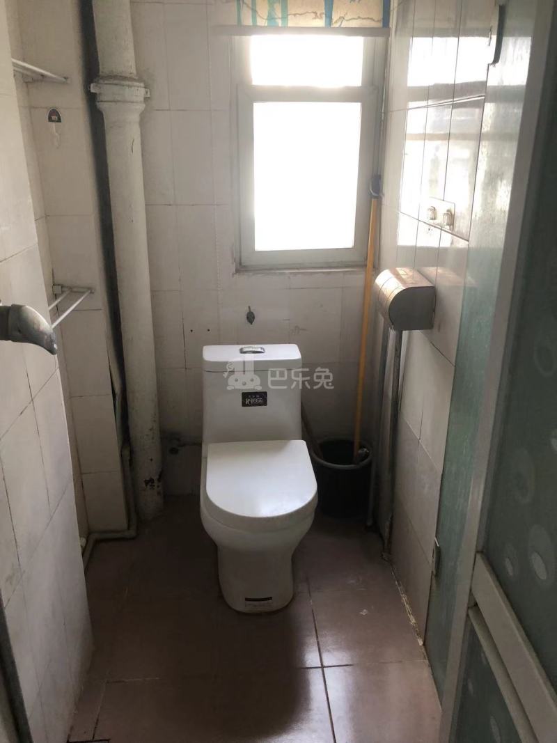 场门口小区10915368卫生间图5