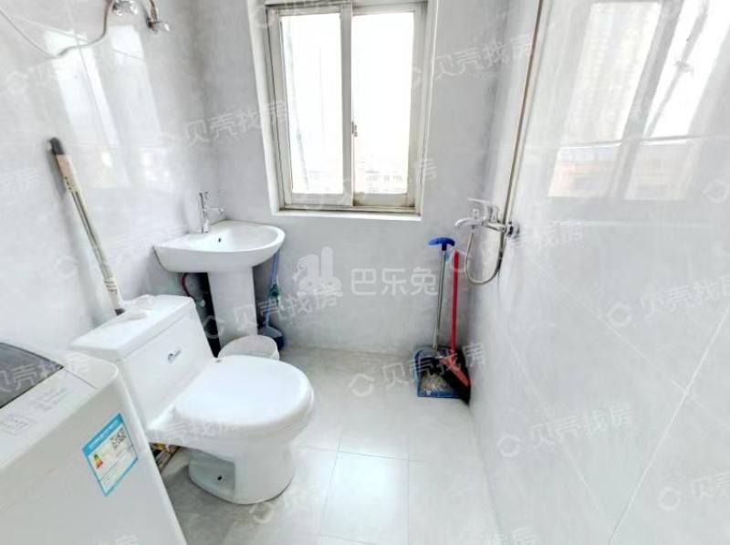 定淮门大街32号小区10933816卫生间图6