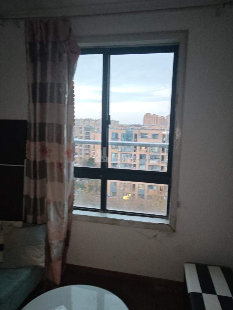 佘北家园茸达苑11087542卧室窗户图8