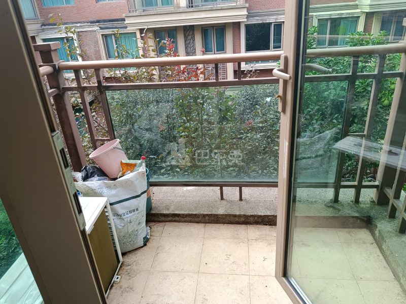 御沁园东区11189774卧室窗户图6