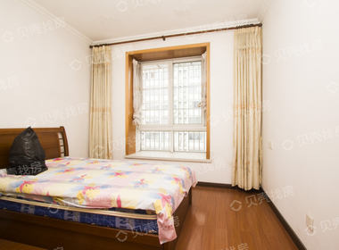 高新花苑 4室2厅1卫