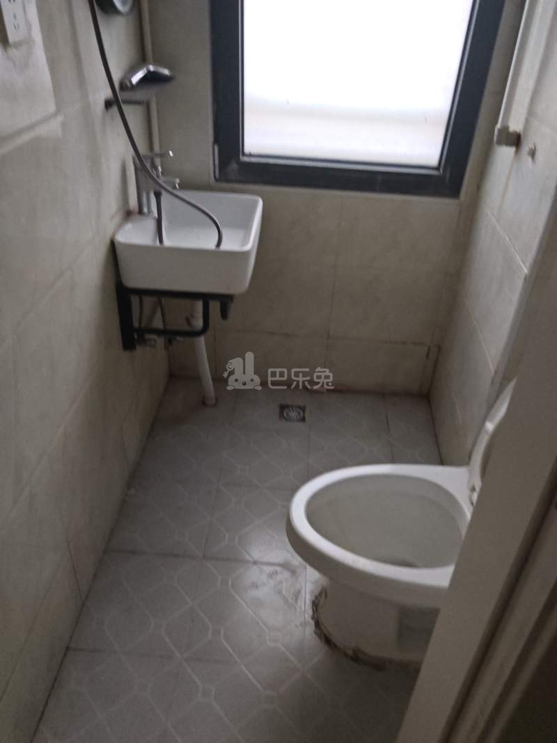 佘北家园榆叶苑11901995卫生间图4