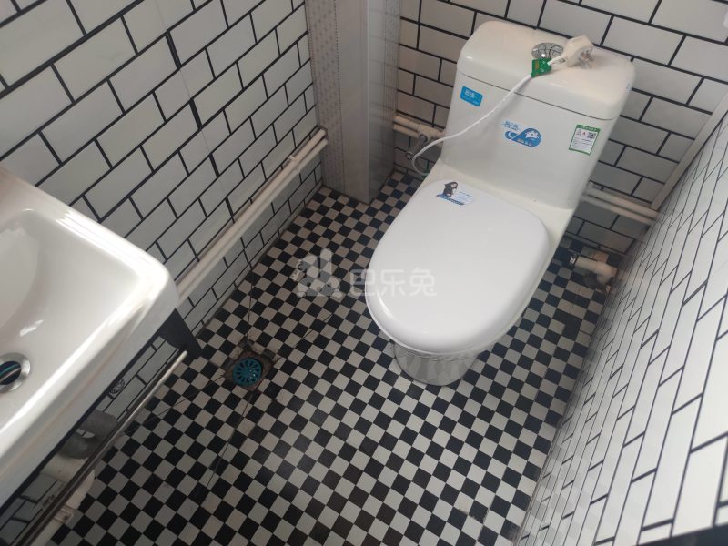 汇福家园德康里12019550卫生间图5