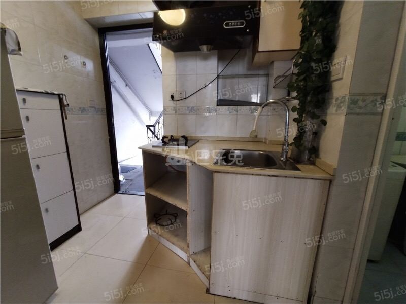 鸡鸣山庄12245349周边环境图0