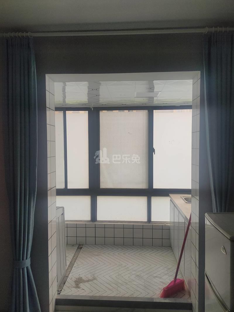 宝沁苑12305411卧室窗户图14