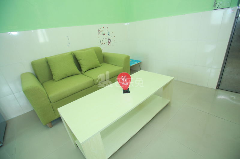 鸿业公寓1242251客厅图5