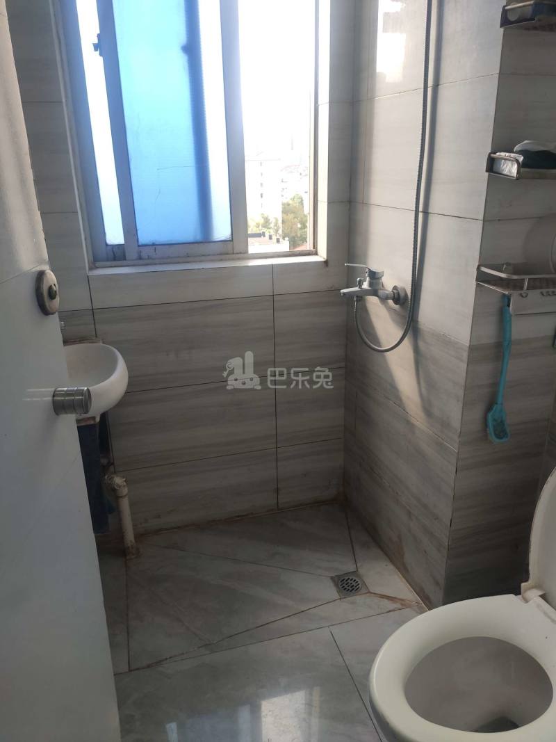 新电小区12475825卫生间图14