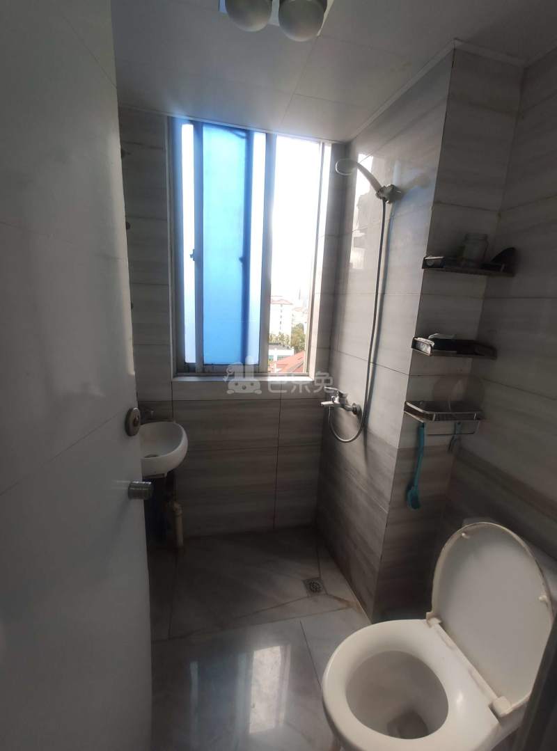 新电小区12475825卫生间图11