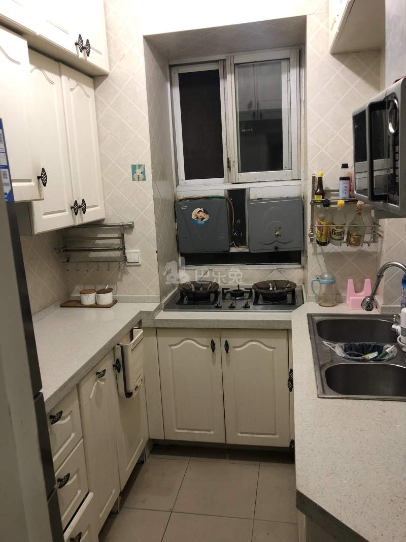 凤凰三村12484549周边环境图4