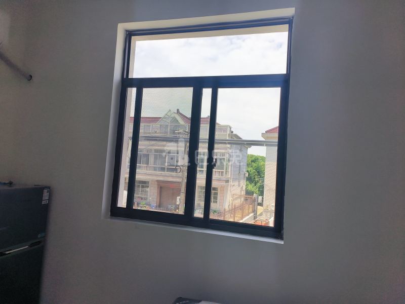 新场仁义村1031号12552487卧室窗户图7