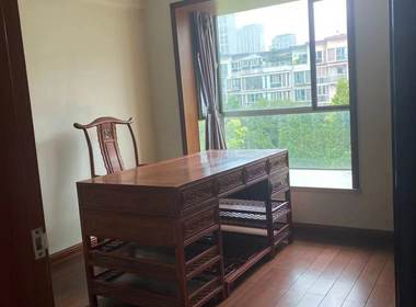 月安花园 3室1厅2卫