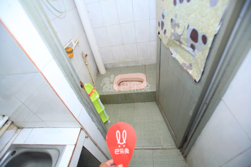 松仔园C区二巷1号1275167卫生间图13