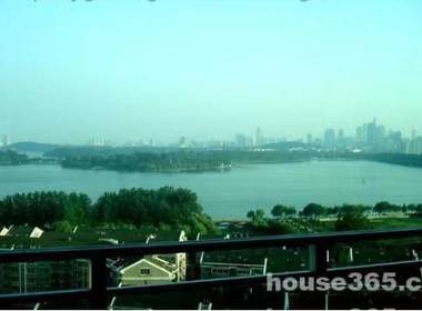 湖景花园 3室0厅0卫