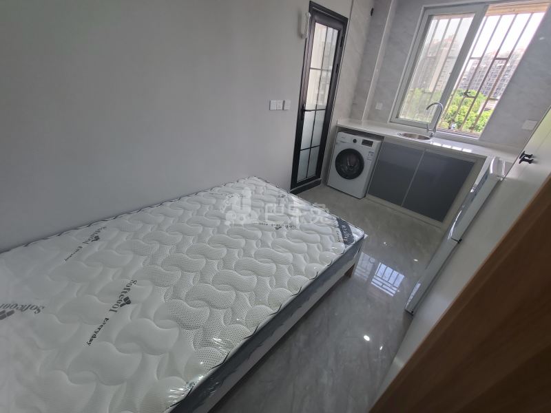 鑫峰苑13551804卧室图1