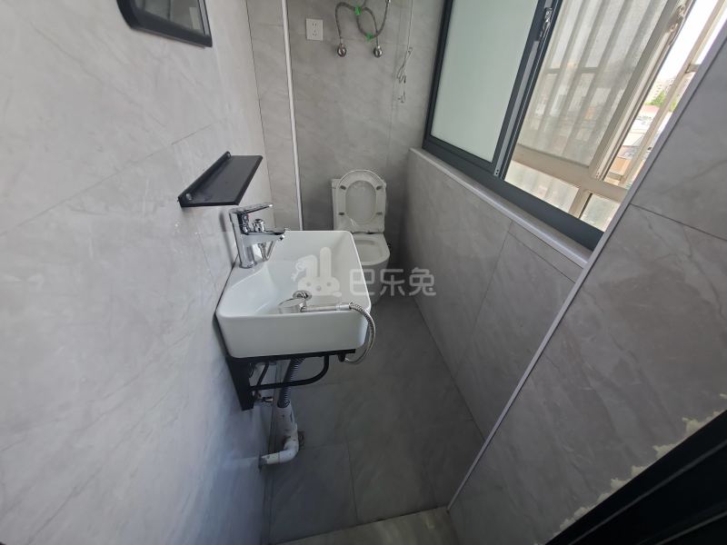 鑫峰苑13551804卫生间图7