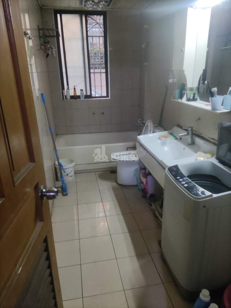 天山新苑9437747卫生间图14