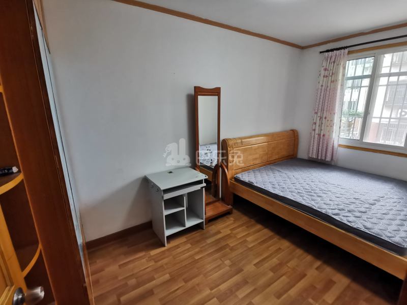 中山门小区13672072卧室图1