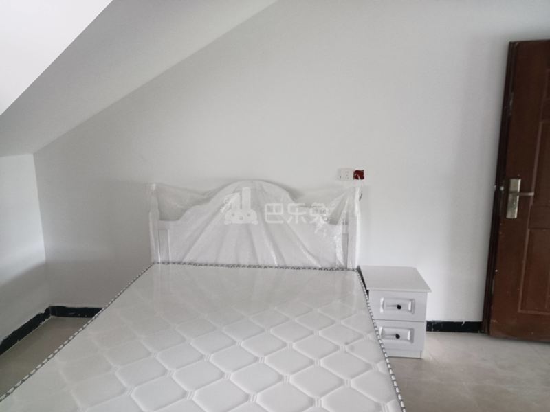 丰桥村26组13715796卧室图1