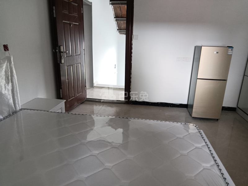 丰桥村26组13715796卧室图3