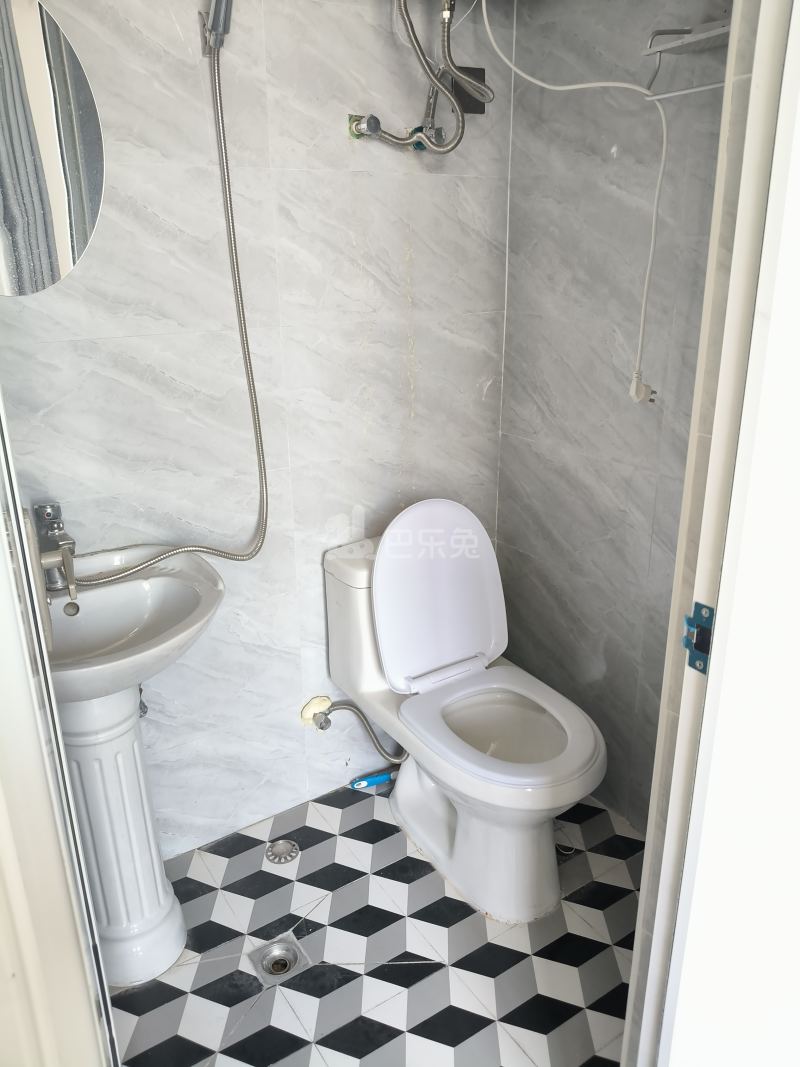 巷佳华苑1期13717052卫生间图7