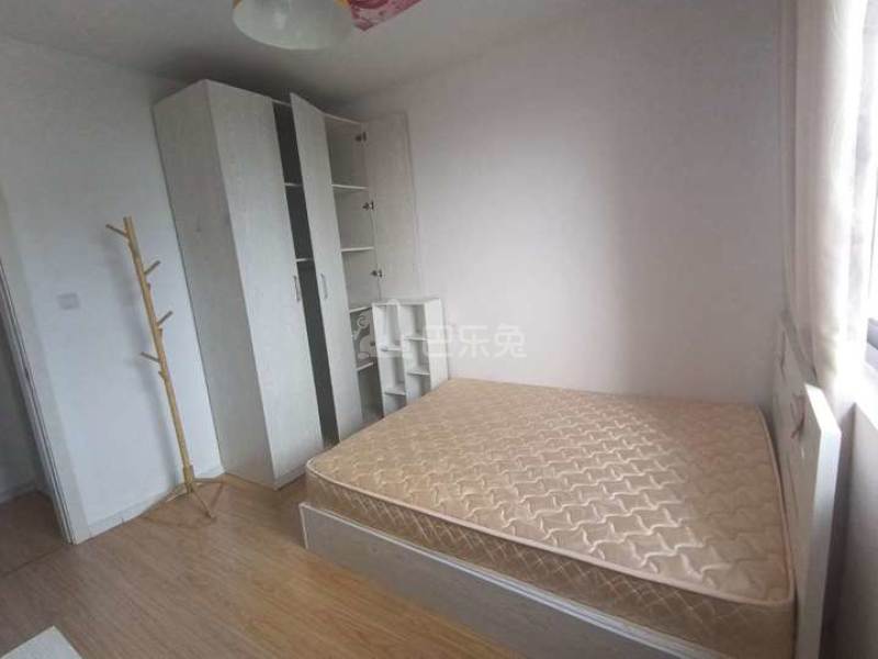 万嘉欣苑13751762客厅图0