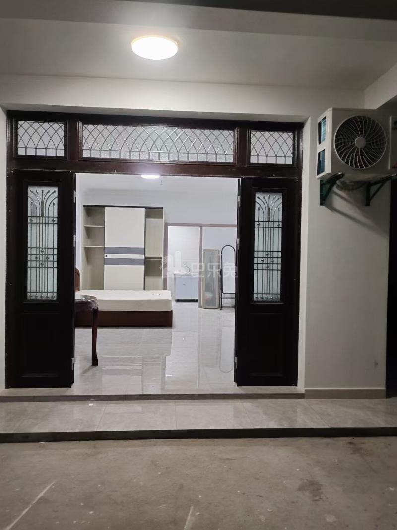 新奉公路581弄13832247卧室图0