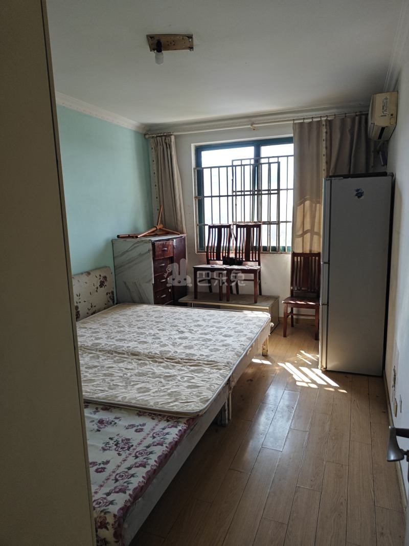 曹建路201弄13840787卧室图1