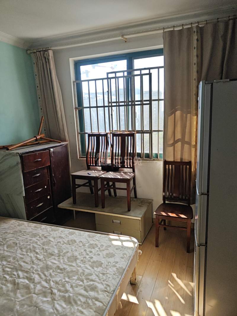 曹建路201弄13840787卧室图3