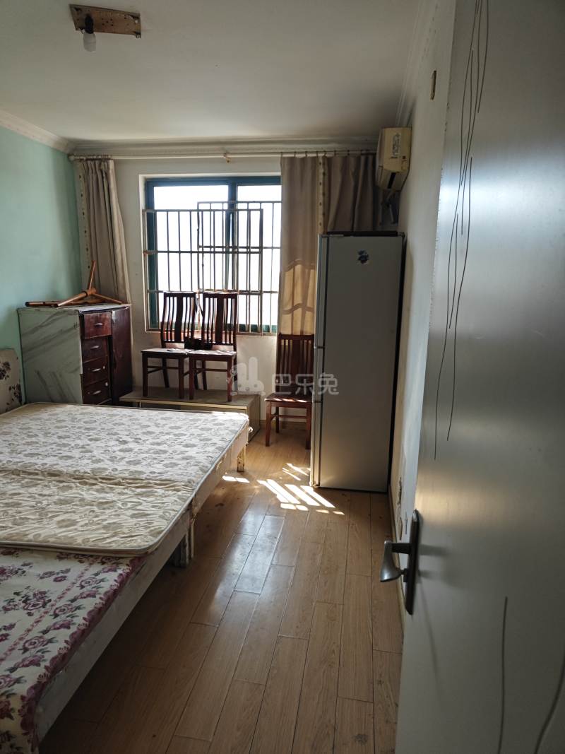 曹建路201弄13840787卧室图0