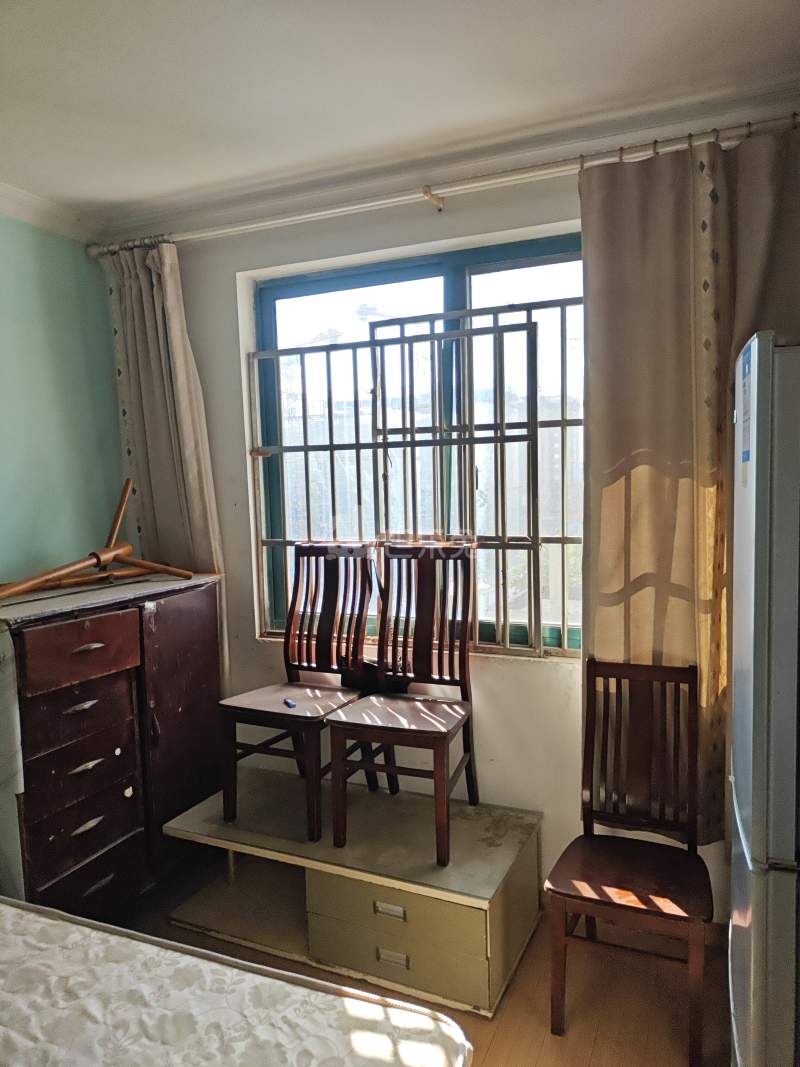 曹建路201弄13840787卧室窗户图6